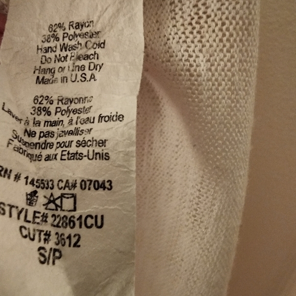 3/$40 White short sleeve shirt - Picture 4 of 4